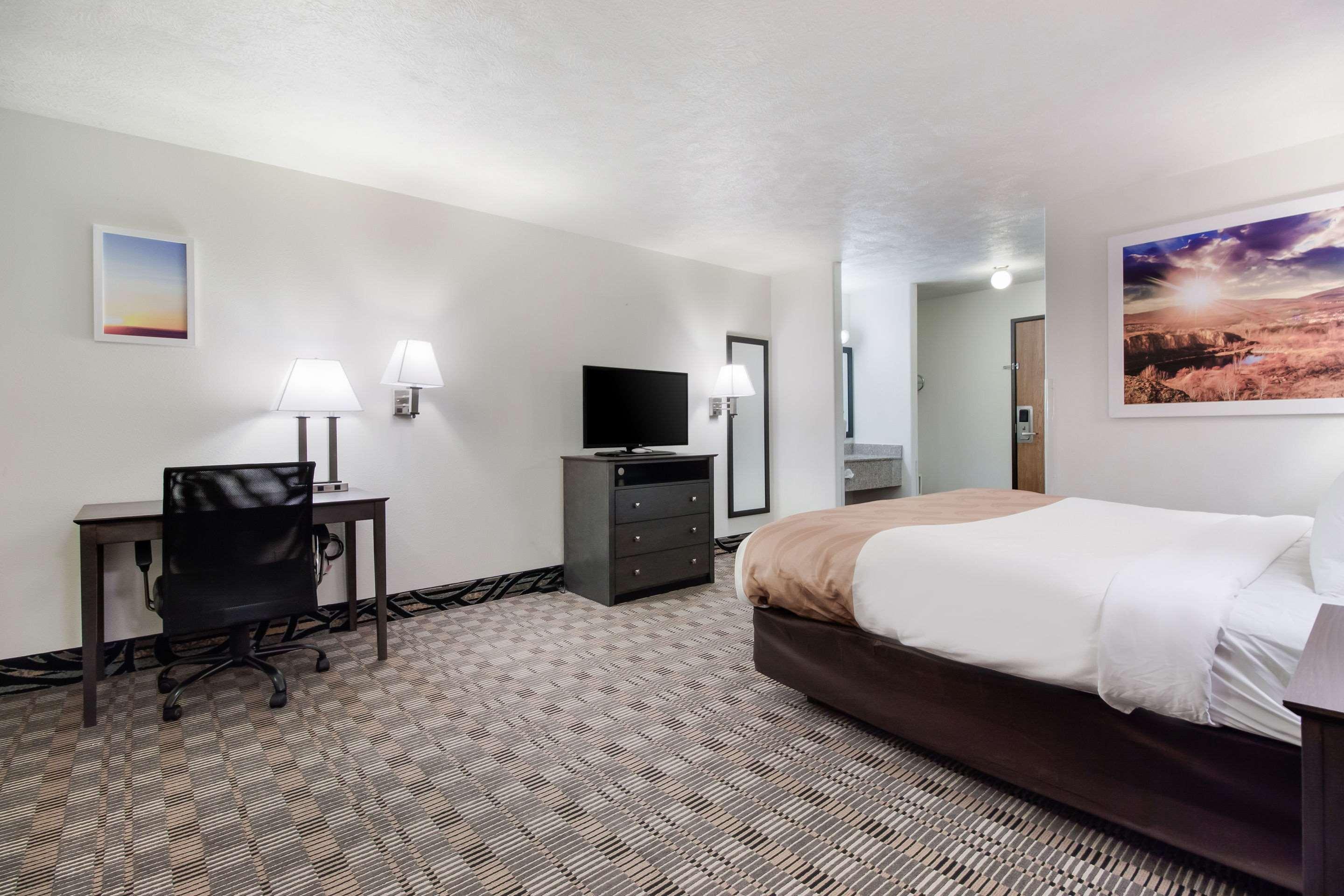 Quality Inn & Suites McCook Exterior photo